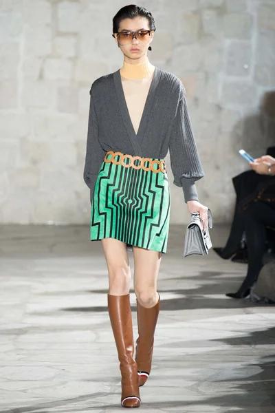 Look 28